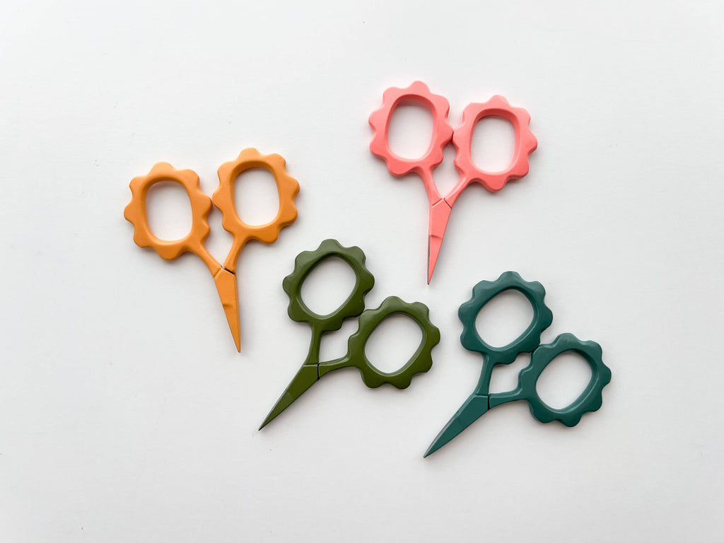 Tijeras pequeñas de flor, mini tijeras para bordar de Matryoshka Doll Shop