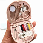 Mini kit de costura portátil, kit para arreglar ropa de emergencia, regalo: Pink de Magnifique Hearts