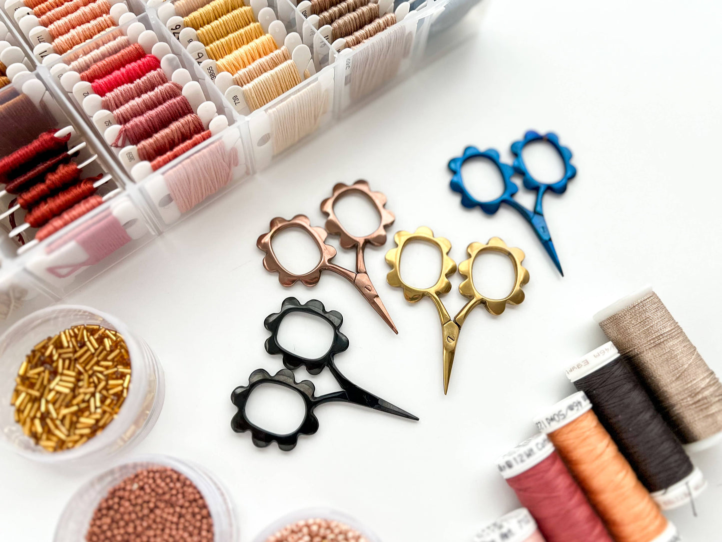 Small flower scissors, tiny needlecraft scissors: Blue