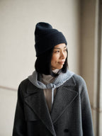 Foundations: 20 Knitted Accessories (en inglés, tapa dura) de Laine Publishing