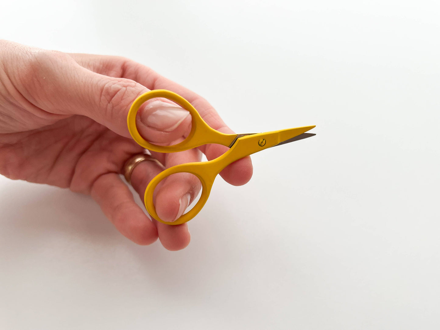 Small needlecraft scissors, tiny embroidery scissors: Mint