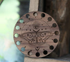 Organizador para hilo de bordar Mystical Moth, madera de nogal de Sunrise Grove