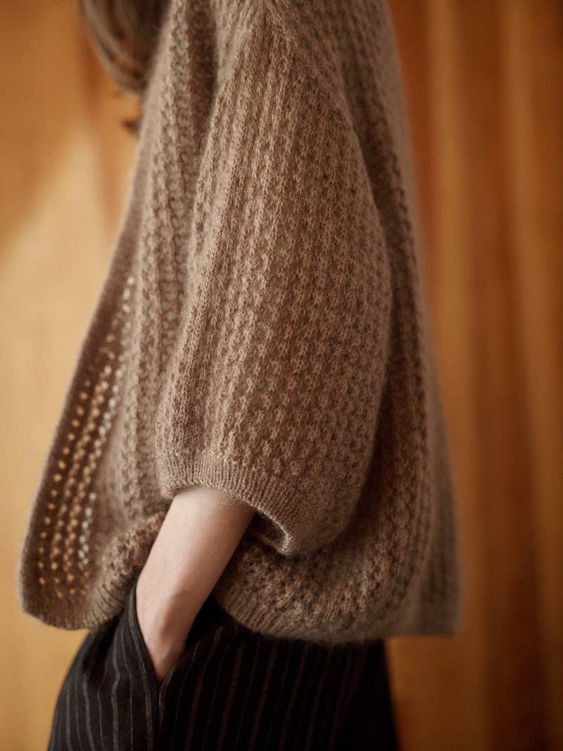Entwined: Cables, Lace and Knitted Textures de Laine Publishing