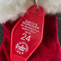 Llavero de motel: Santa's Workshop de The 3 Sisters Design Co.