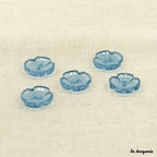 Botón "Papeete flower 4 petals" de 18 mm: Sapphire blue de LA DROGUERIE