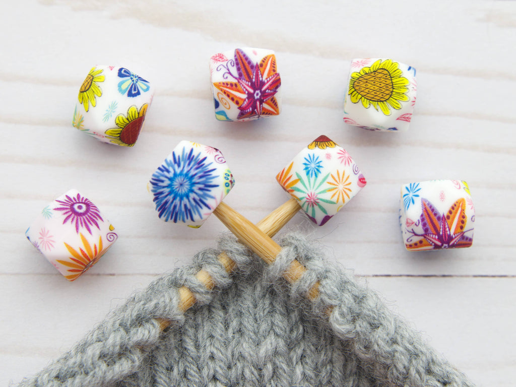 Bright Bouquet Hexagon | Stitch Stoppers, protectores de puntas, de Fox & Pine Stitches