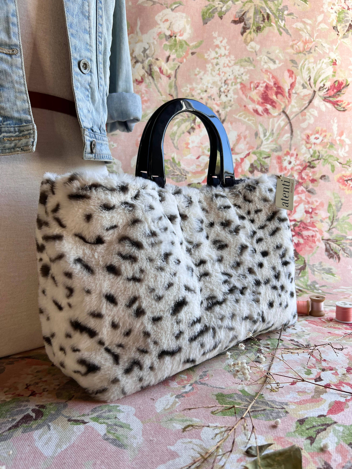 Siberia Divina; bolso de mano y bolsa pequeña para proyectos hechos en EE. UU. de Atenti