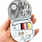 Mini kit de costura portátil, kit para arreglar ropa de emergencia, regalo: Pink de Magnifique Hearts