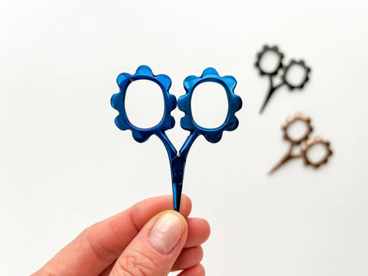 Small flower scissors, tiny needlecraft scissors: Blue