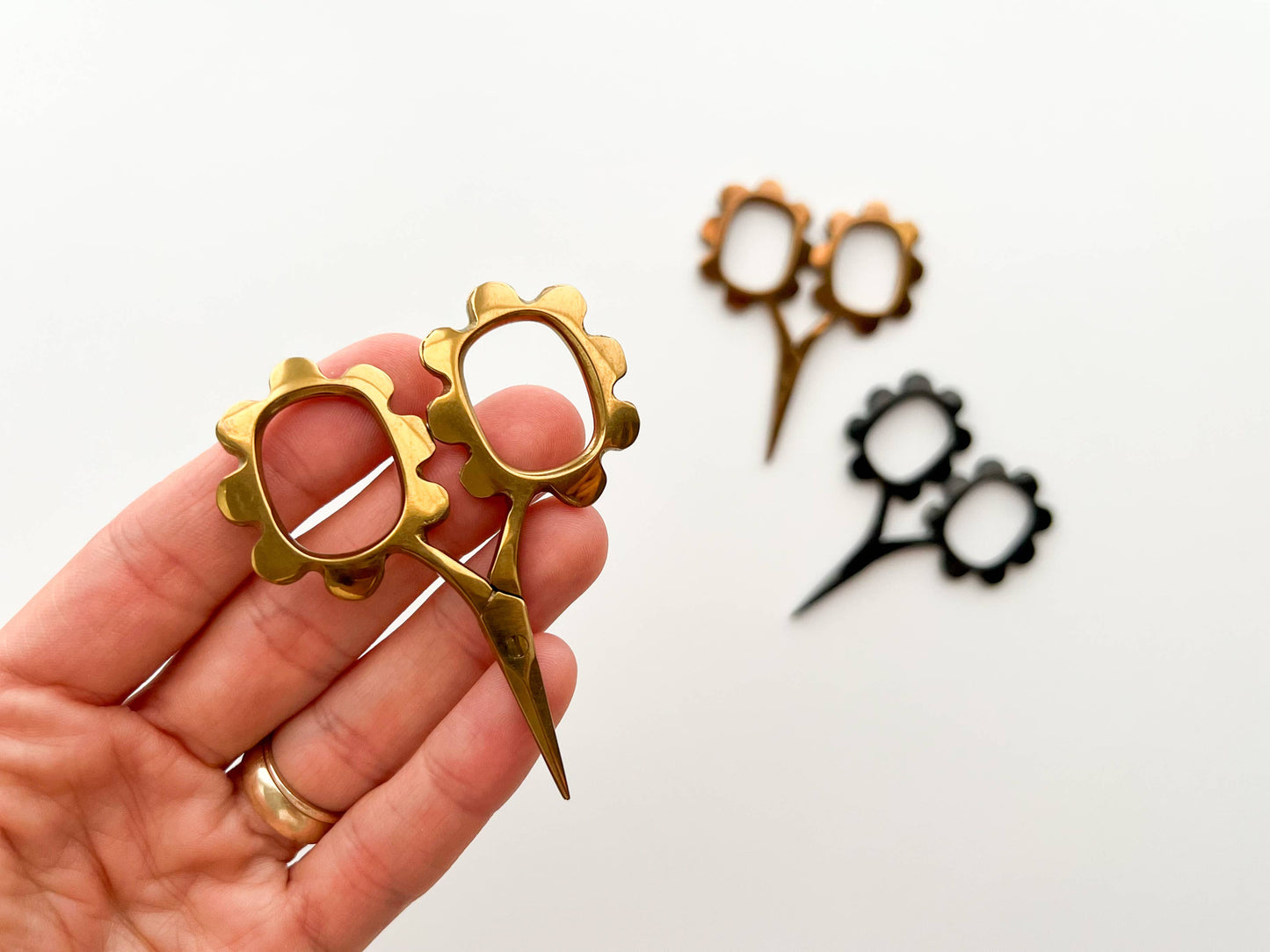 Small flower scissors, tiny needlecraft scissors: Blue