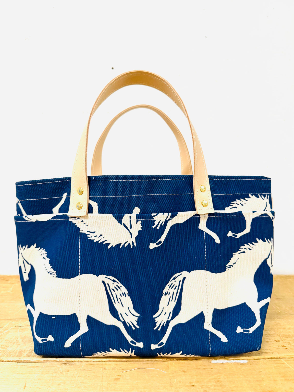Bolsa tote George – Lorton Trot: Blue de Erin Flett