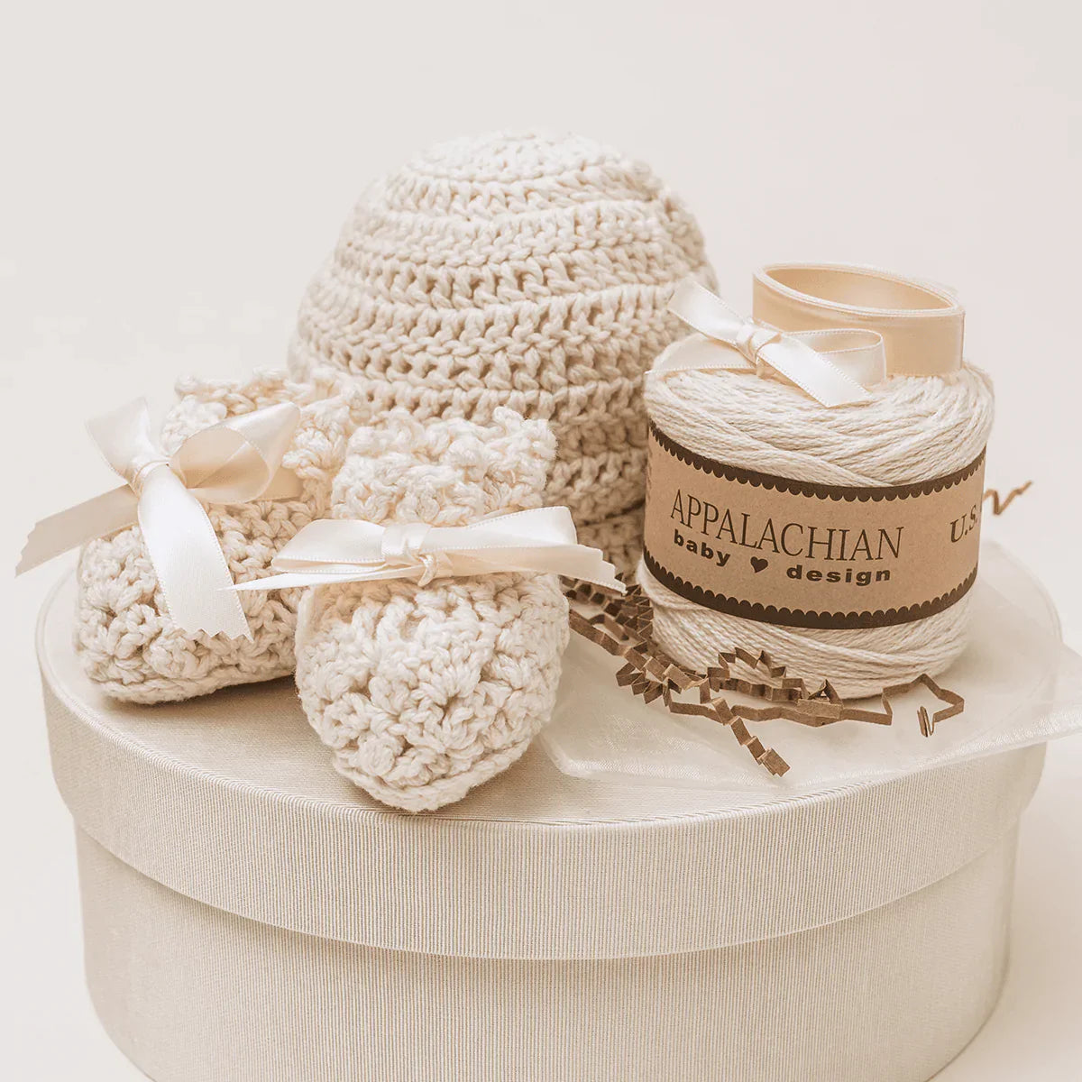 Kit de gorro y botitas de Appalachian Baby Design