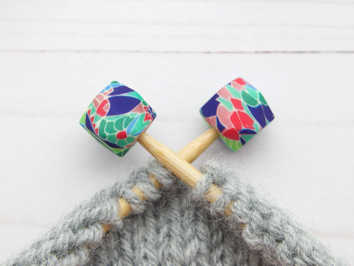 Blue Botanical Hexagon | Stitch Stoppers, protectores de puntas, de Fox & Pine Stitches