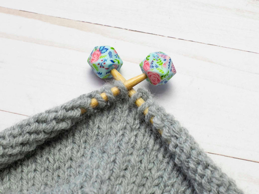 Blue Floral Hexagon | Stitch Stoppers, accesorios para tejer, de Fox & Pine Stitches