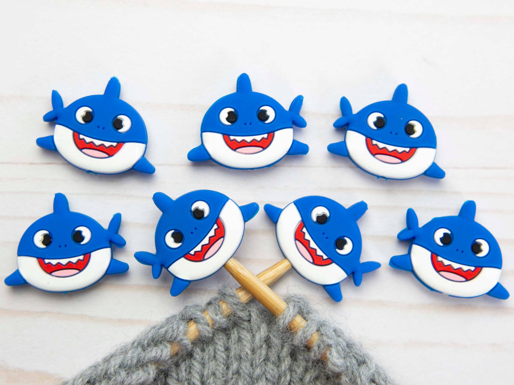 Baby Shark | Stitch Stoppers, accesorios para tejer, de Fox & Pine Stitches