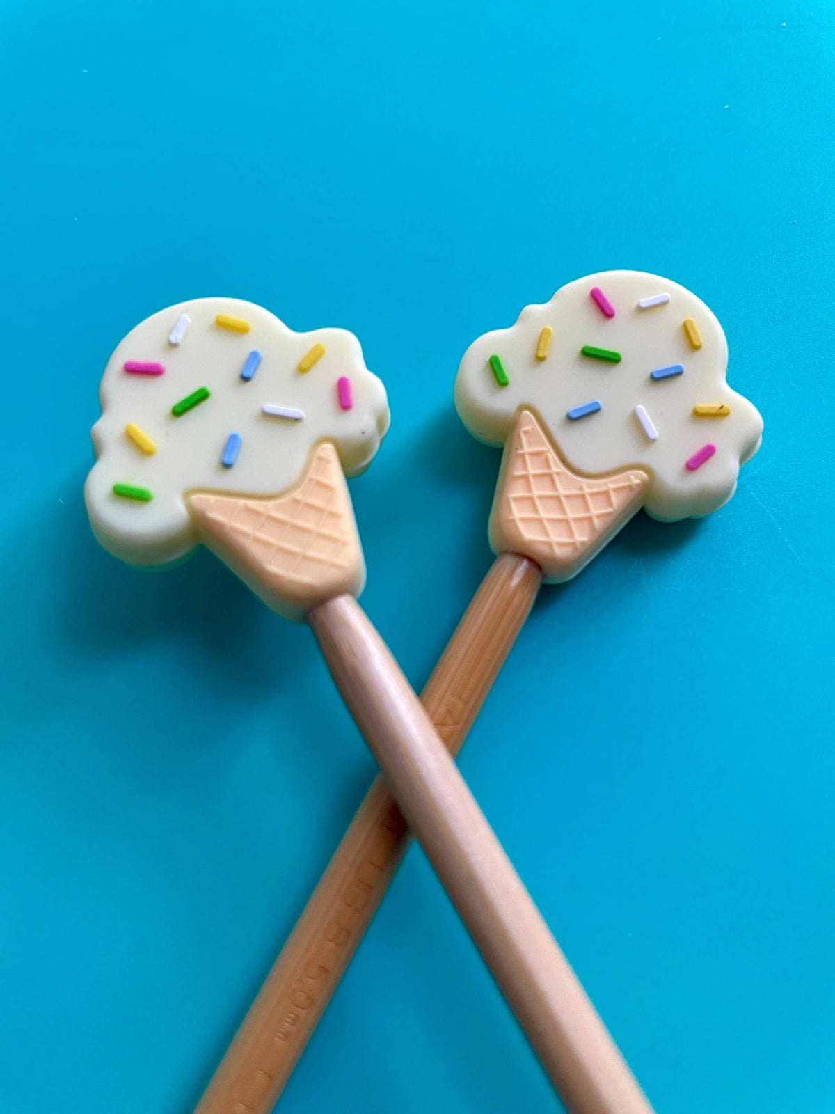 Cono de helado kawaii con chispas, regalo para quienes tejen, de Comma Craft Co