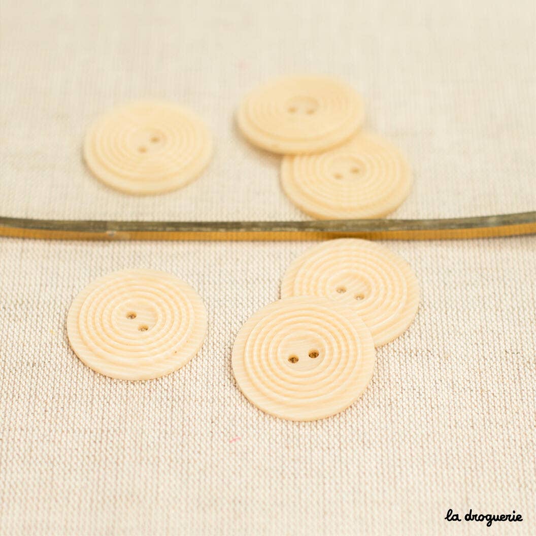 Circled Sand Grain Button 2 Holes 31 mm by LA DROGUERIE