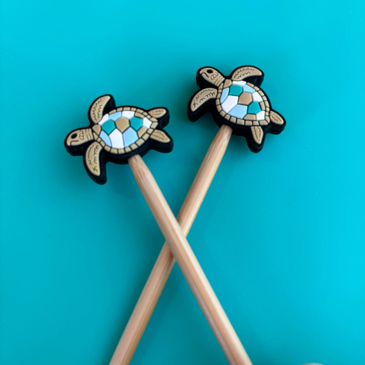 Topes para agujas de tejer, tortuga marina honu, océano, naturaleza de Comma Craft Co