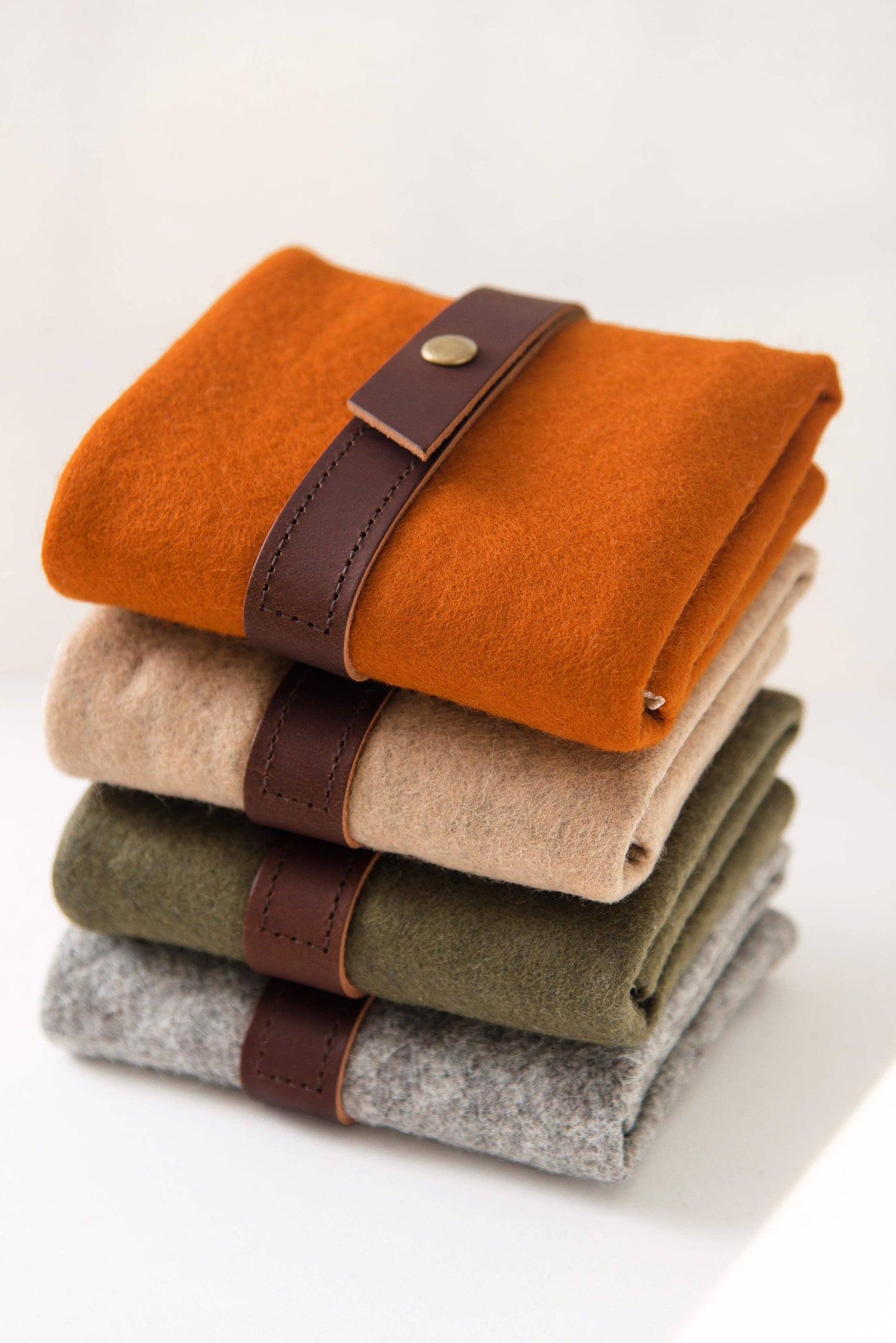 Standard wool interchangeable needle case: Acorn