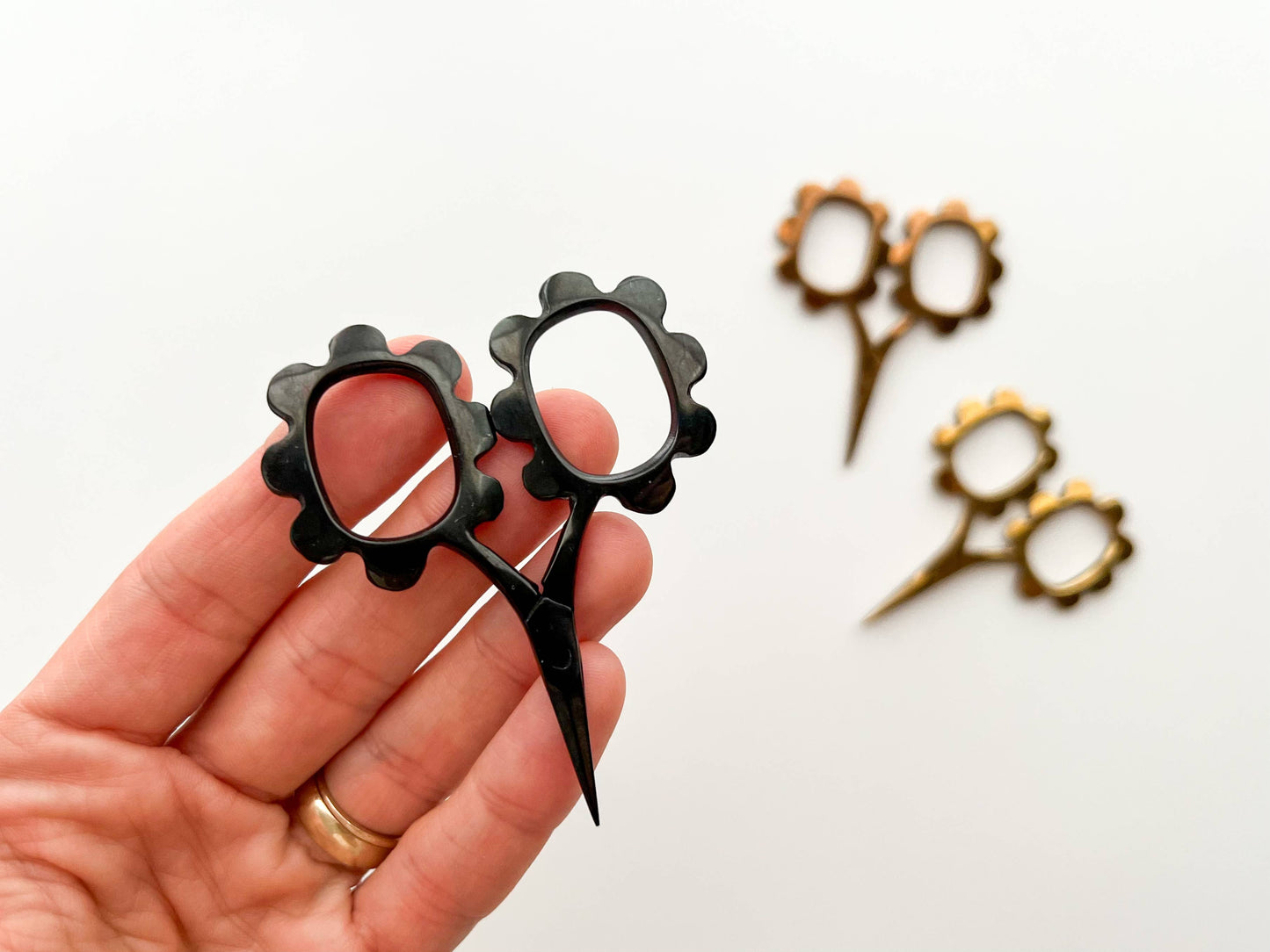 Small flower scissors, tiny needlecraft scissors: Blue