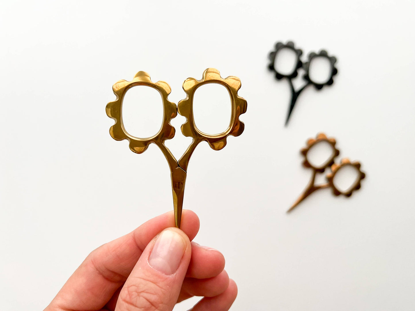 Small flower scissors, tiny needlecraft scissors: Blue