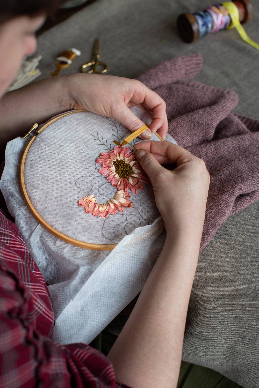 Embroidery on Knits (en inglés) de Laine Publishing