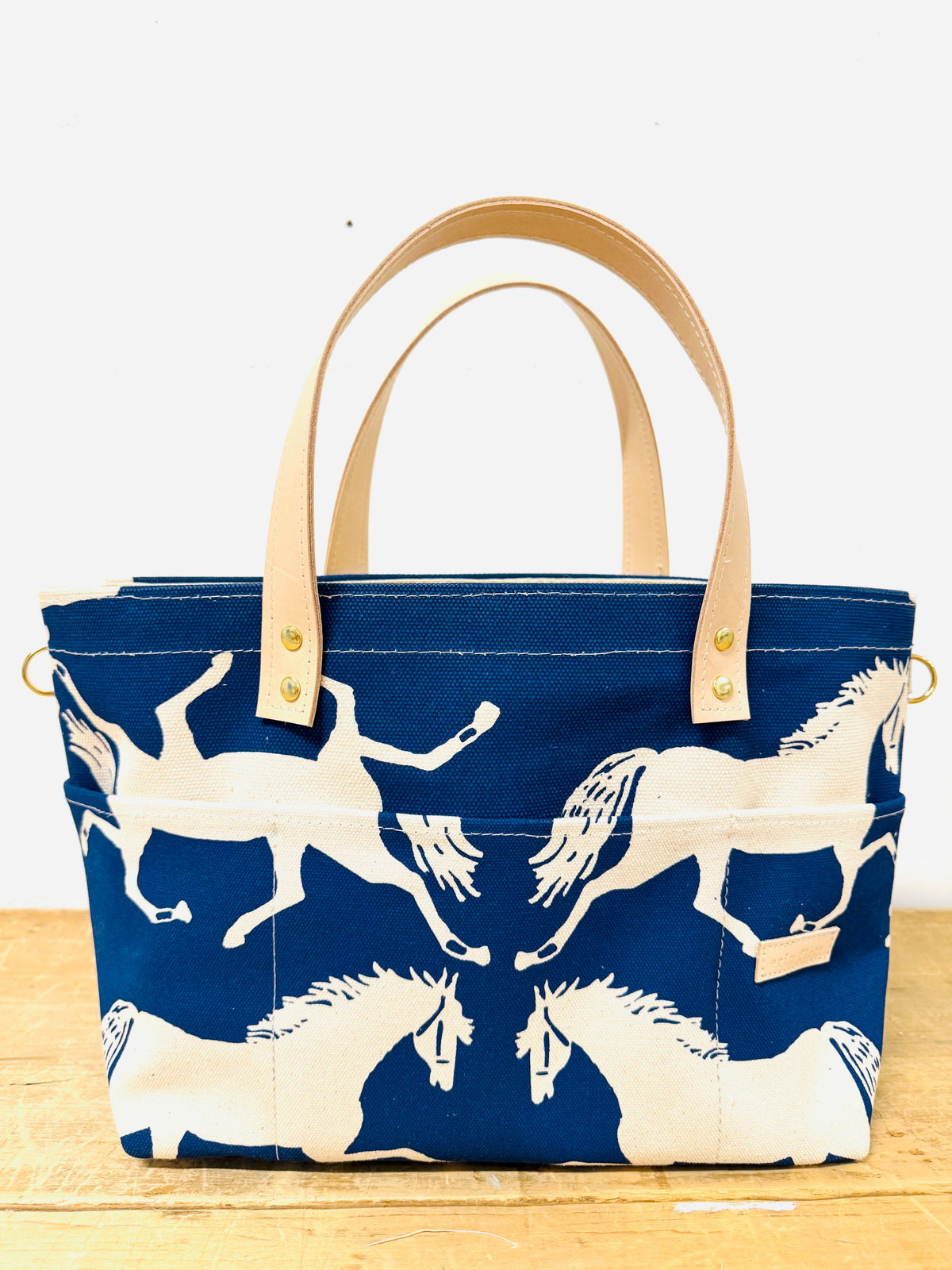 Bolsa tote George – Lorton Trot: Blue de Erin Flett