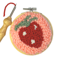 Kit DIY de bordado con punch needle Strawberry de Plum Diddle