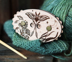 Contador de vueltas Luna Moth de madera de cerezo, con estrellas y luna de Sunrise Grove