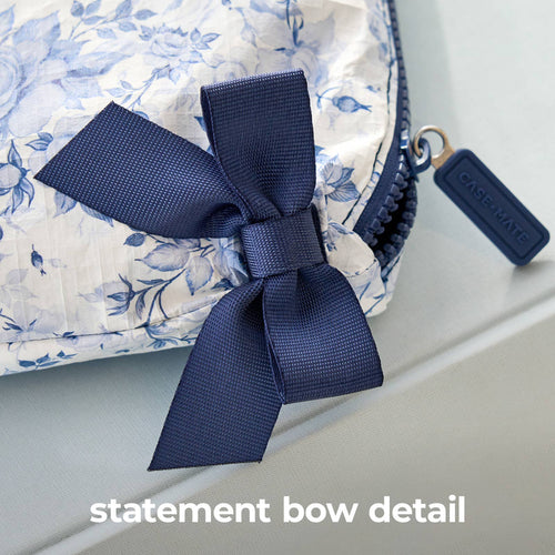 Cosmetiquera Crinkle Something Navy Bow de Case-Mate