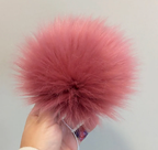 Pompón desmontable de piel sintética de 7 in (18 cm) - Mauve Pink de CountryStixCo