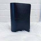 Cuaderno de viaje (Traveler's Notebook) BEE-6 Smooth Black | Para repuestos y cuadernos de 5 x 7 in (13 x 18 cm) de The HoneyBShop