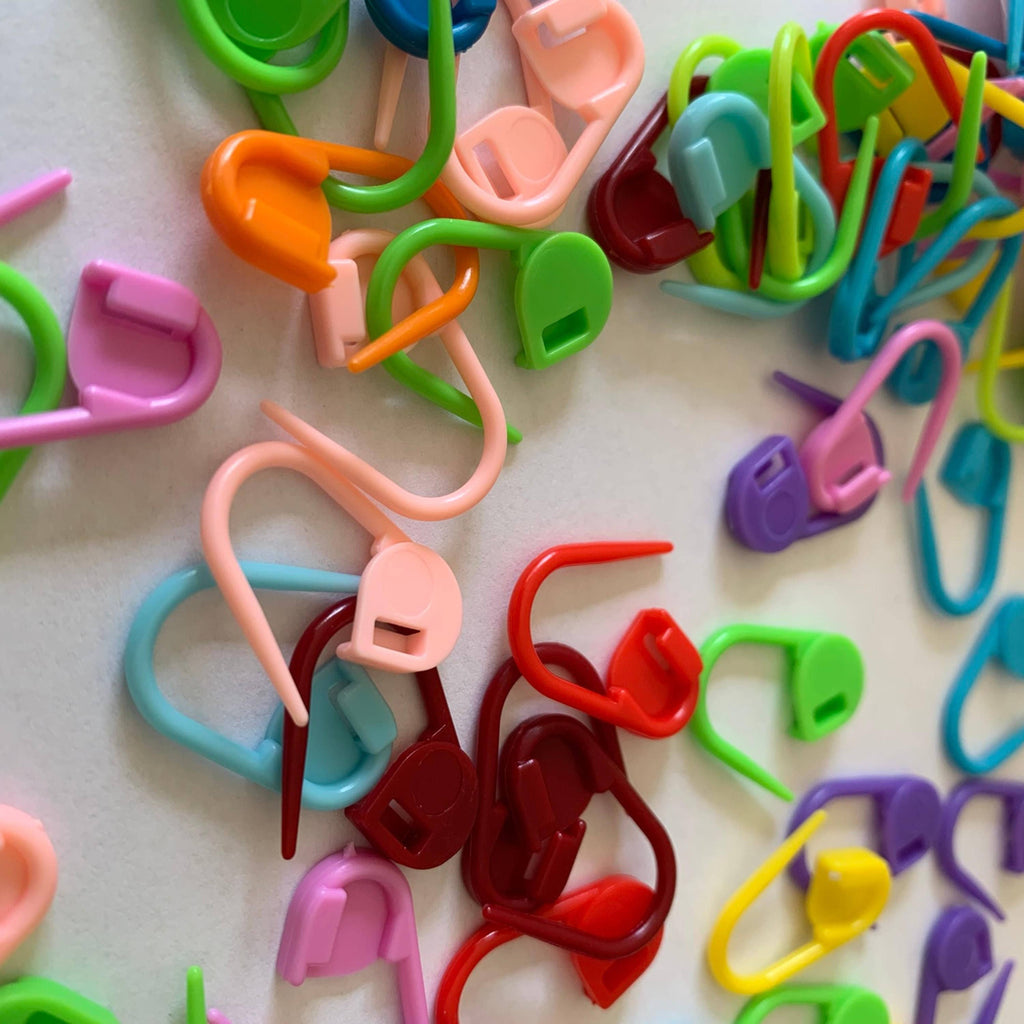 Crochet Knitting Plastic Markers, Plastic Safety Pin, Stitch: 50 Markers by Magnifique Hearts