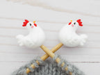 Clucking Chicken | Stitch Stoppers, accesorios para tejer, de Fox & Pine Stitches