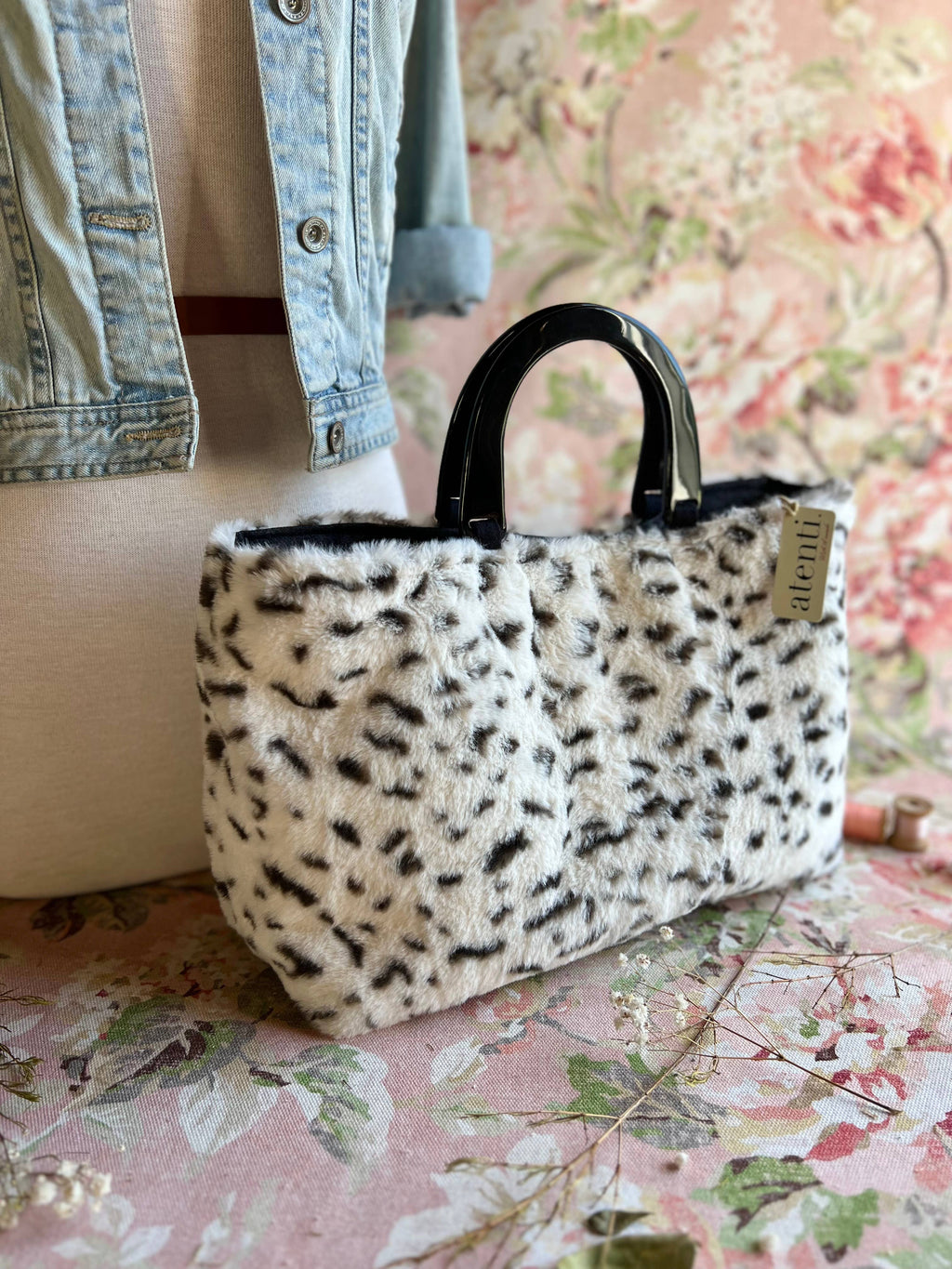 Siberia Divina; bolso de mano y bolsa pequeña para proyectos hechos en EE. UU. de Atenti