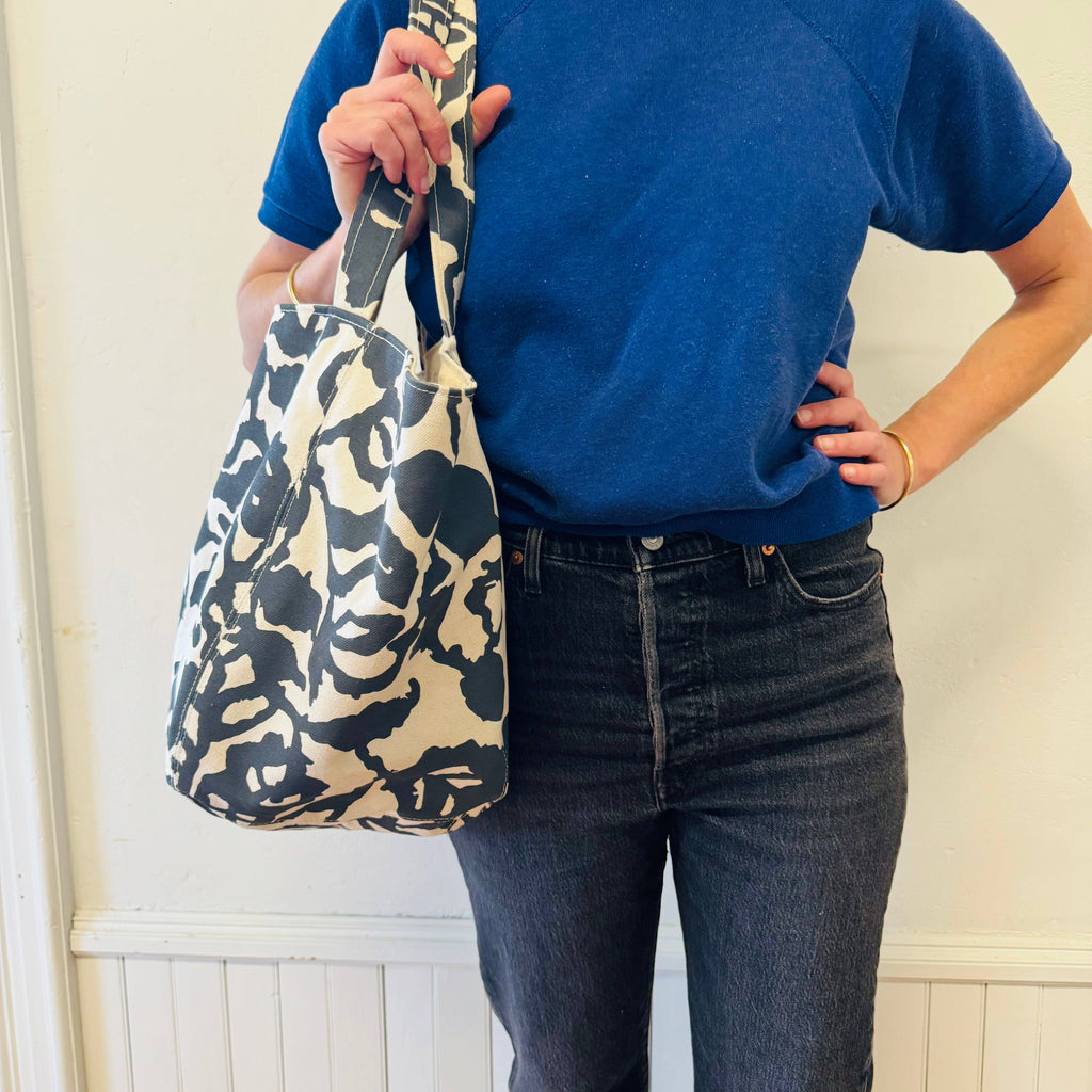 Nueva bolsa tote Boho de lona Vine Black de Erin Flett