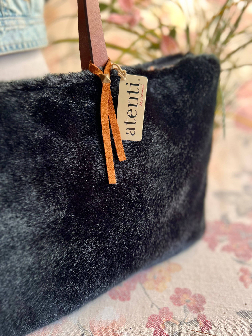 Midnight Mink Divina; bolso de mano y bolsa pequeña para proyectos hechos en EE. UU. de Atenti
