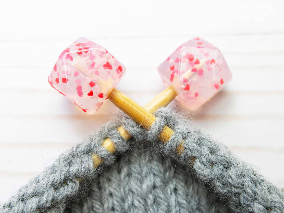 Tiny Heart Hexagon | Topes de puntos (Stitch Stoppers) para tejer de Fox & Pine Stitches