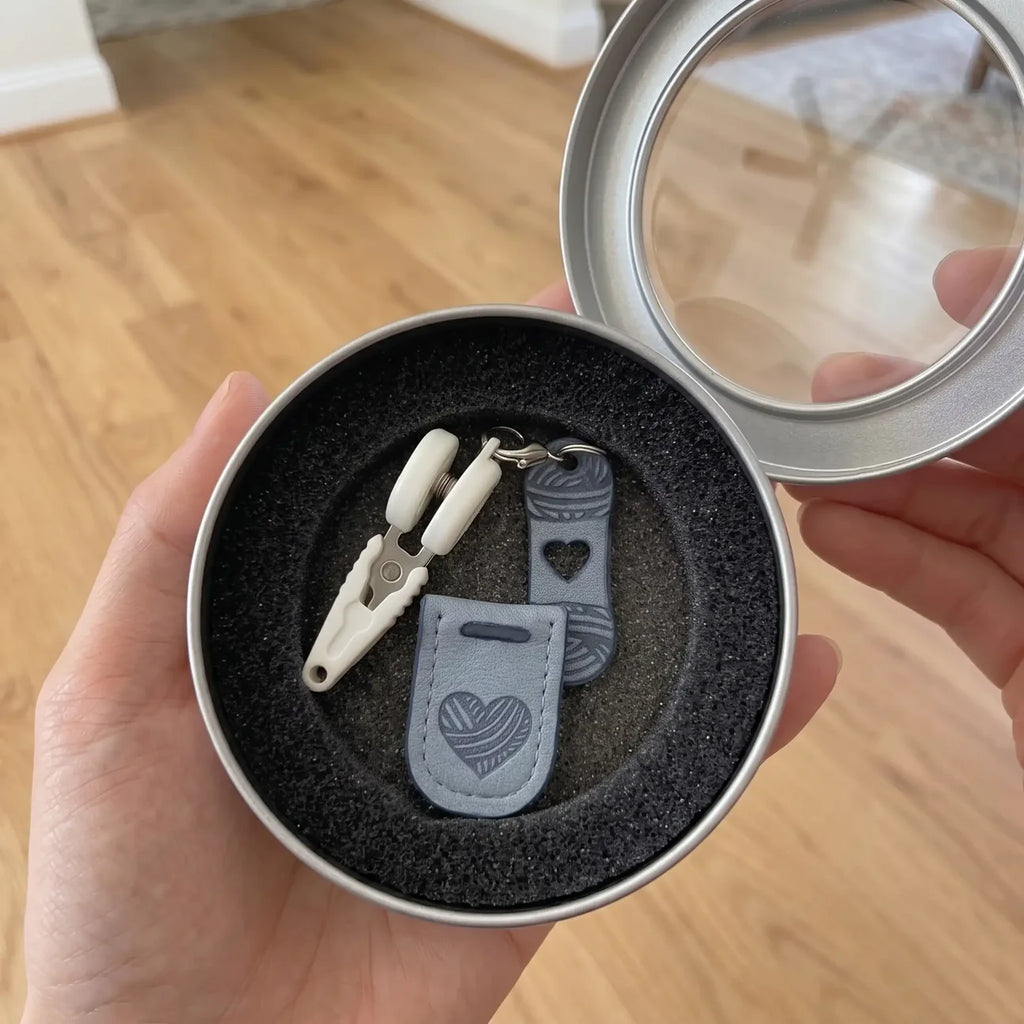 Lumos Lumos Mini Scissors in a round tin